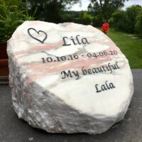 Marble Pet Memorial Heart with Heart Motif for Lila